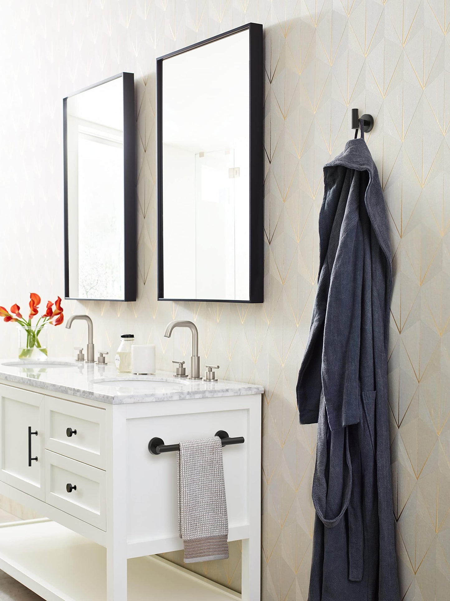 PARTS -MISSING MOUNTING PLATES Amerock BH26546MB | Matte Black Towel Bar | 9 in (229 mm) Towel Rack | Arrondi | Bathroom Towel Holder | Bathroom Hardware | Bath Accessories
