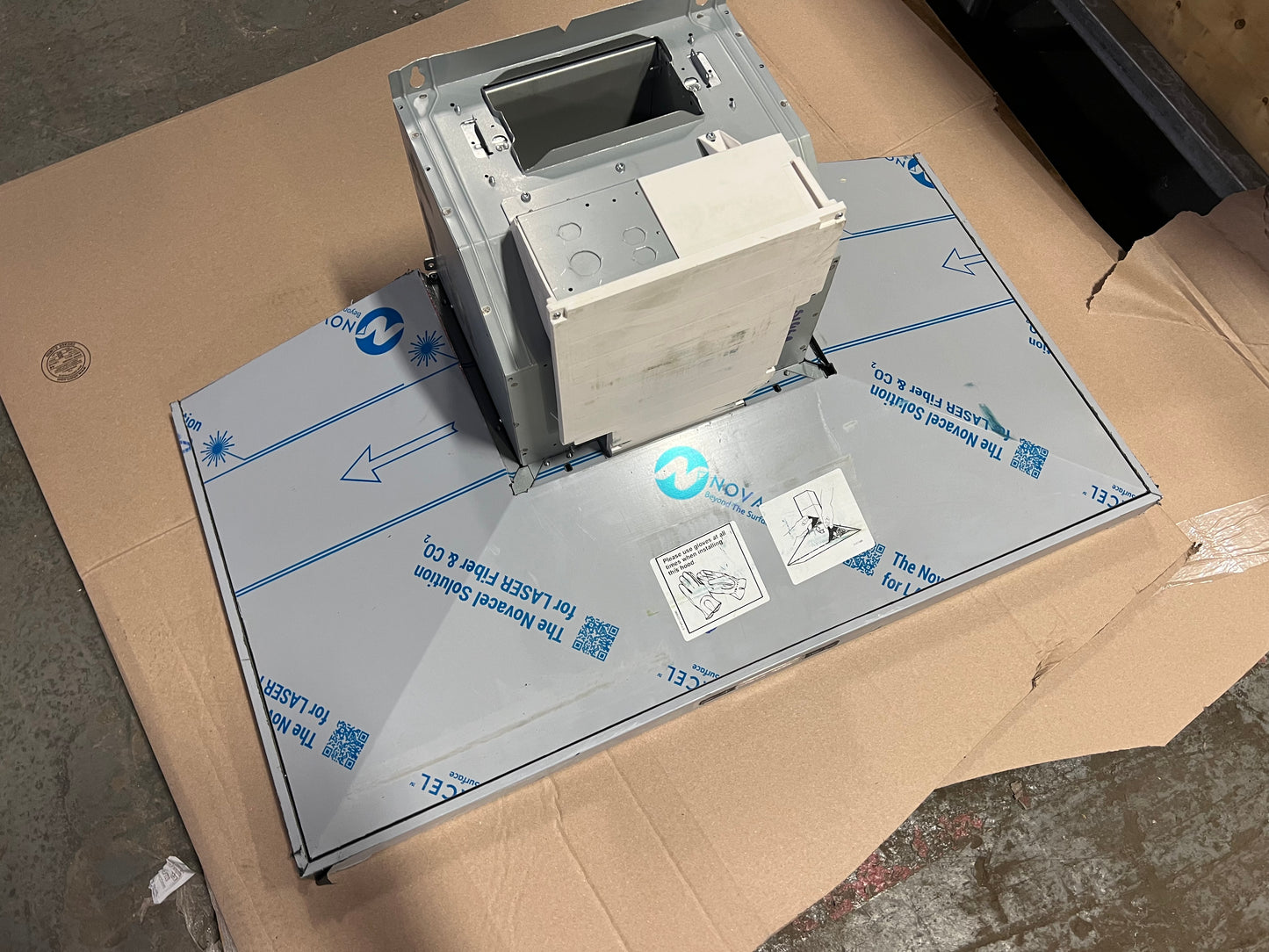 FOR PARTS Bosch 800 Series 36" Wall Mount Range Hood with Light in Black Stainless Steel