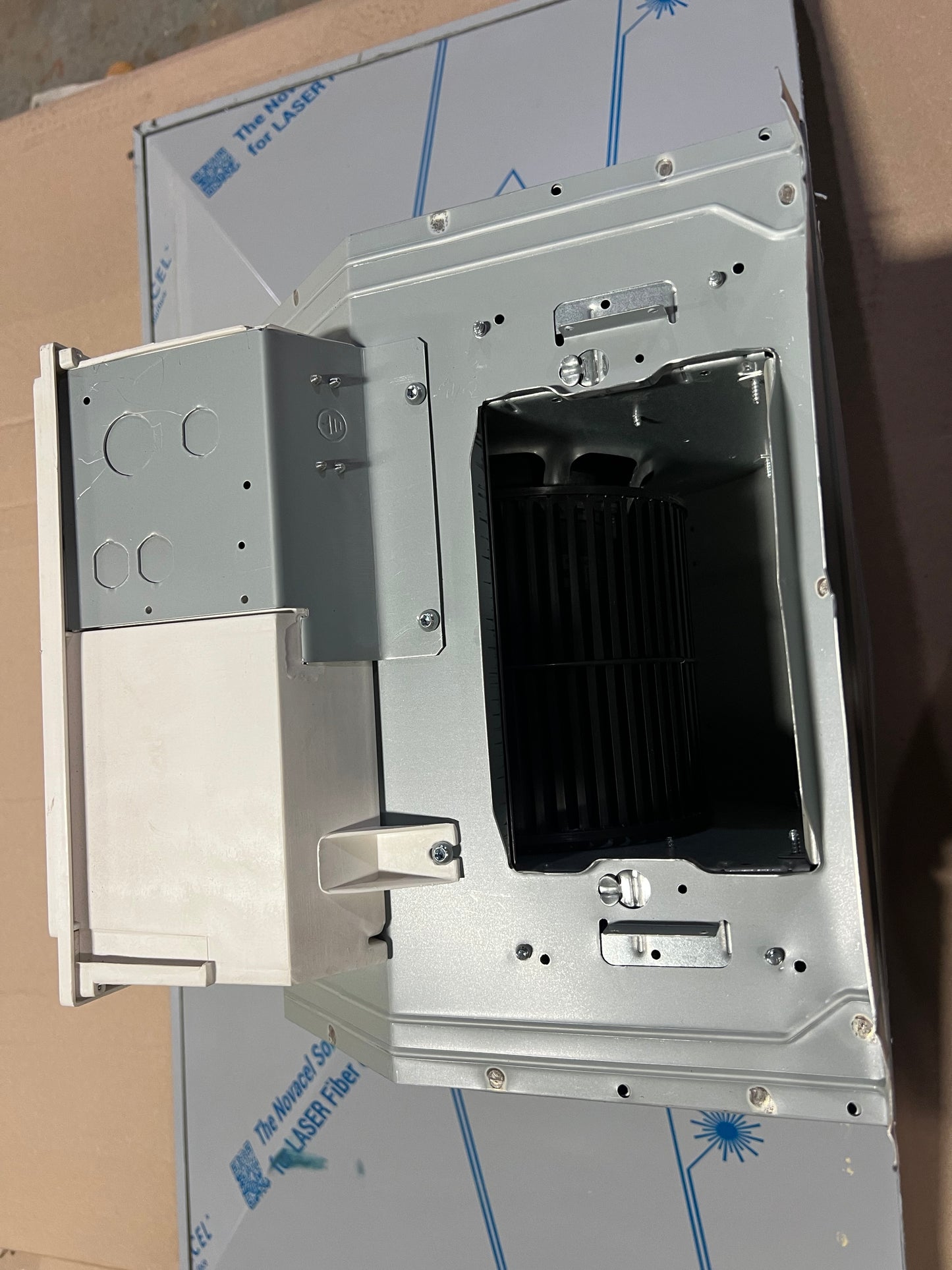 FOR PARTS Bosch 800 Series 36" Wall Mount Range Hood with Light in Black Stainless Steel