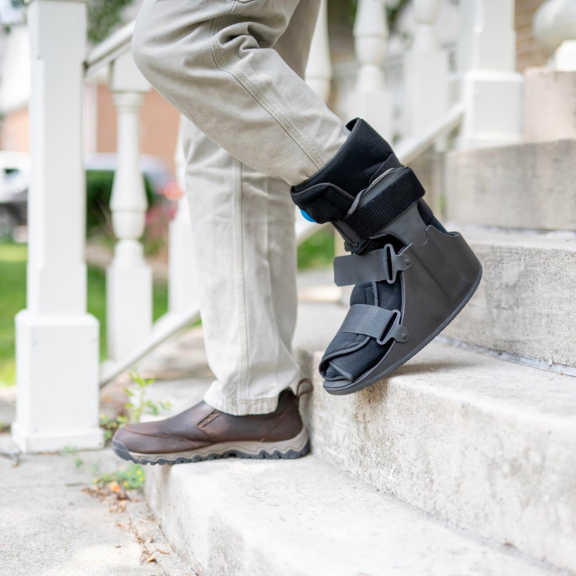 United Ortho USA14115 Short Air Cam Walker Fracture Boot, Medium, Black