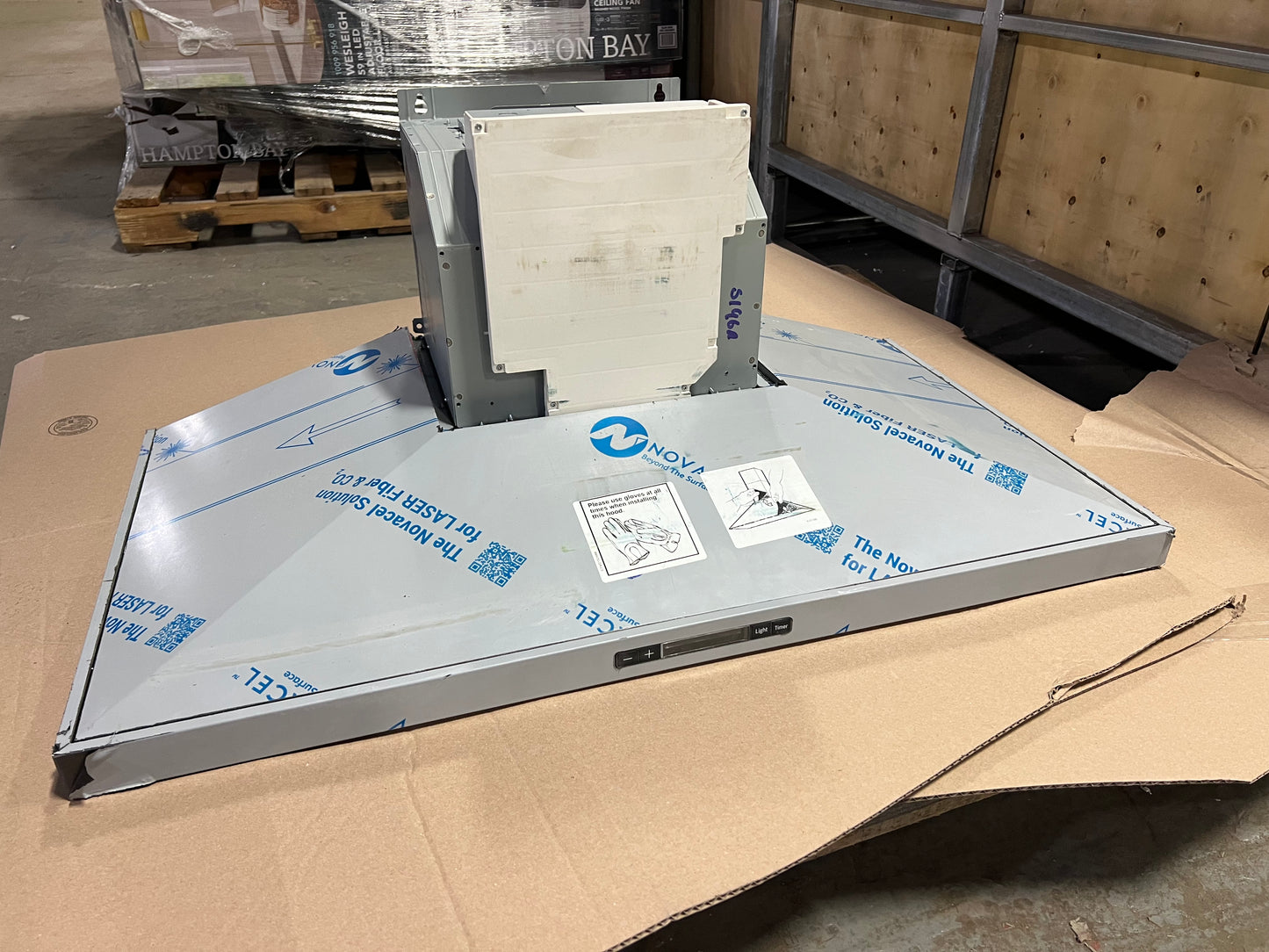 FOR PARTS Bosch 800 Series 36" Wall Mount Range Hood with Light in Black Stainless Steel