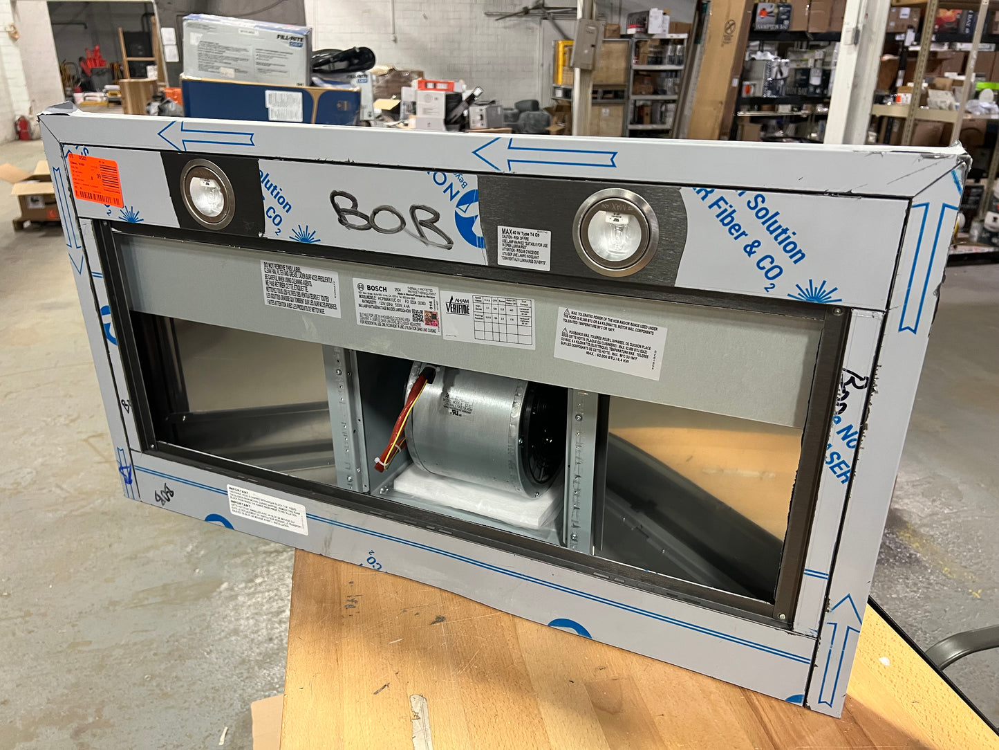 FOR PARTS Bosch 800 Series 36" Wall Mount Range Hood with Light in Black Stainless Steel