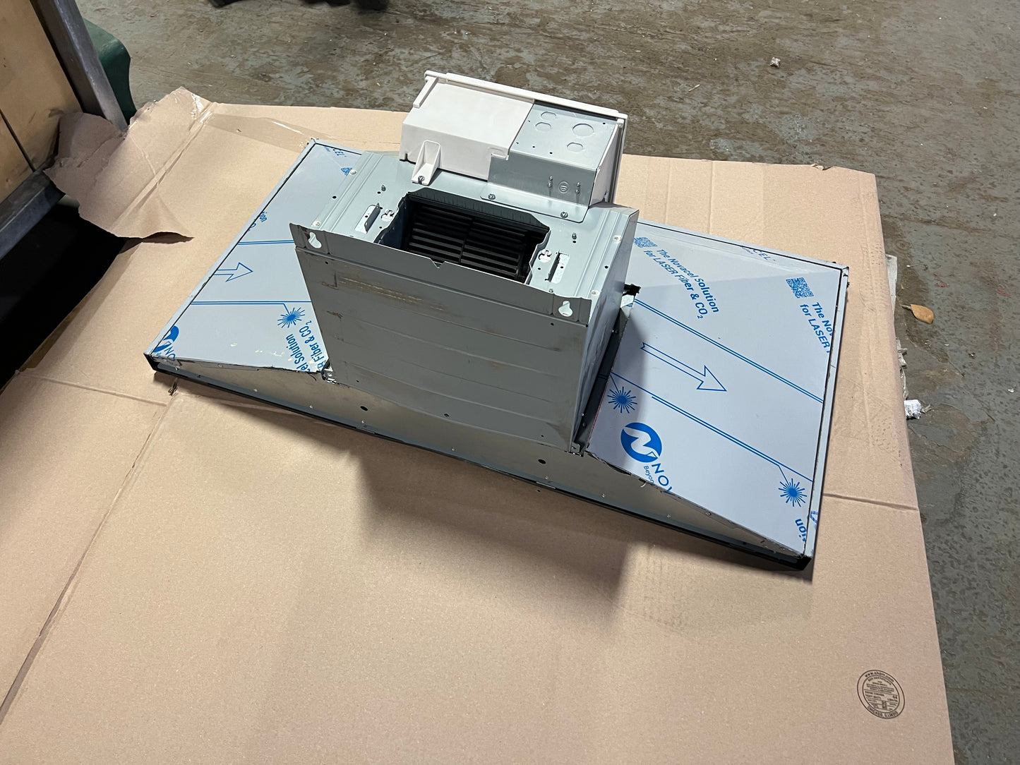 FOR PARTS Bosch 800 Series 36" Wall Mount Range Hood with Light in Black Stainless Steel