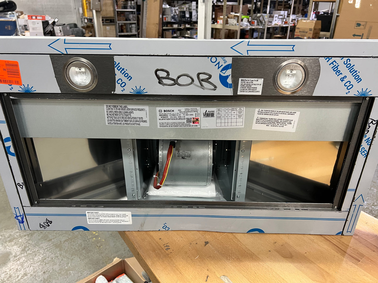 FOR PARTS Bosch 800 Series 36" Wall Mount Range Hood with Light in Black Stainless Steel