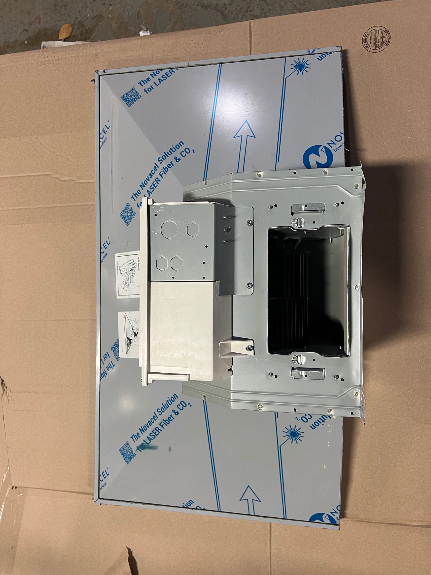 FOR PARTS Bosch 800 Series 36" Wall Mount Range Hood with Light in Black Stainless Steel