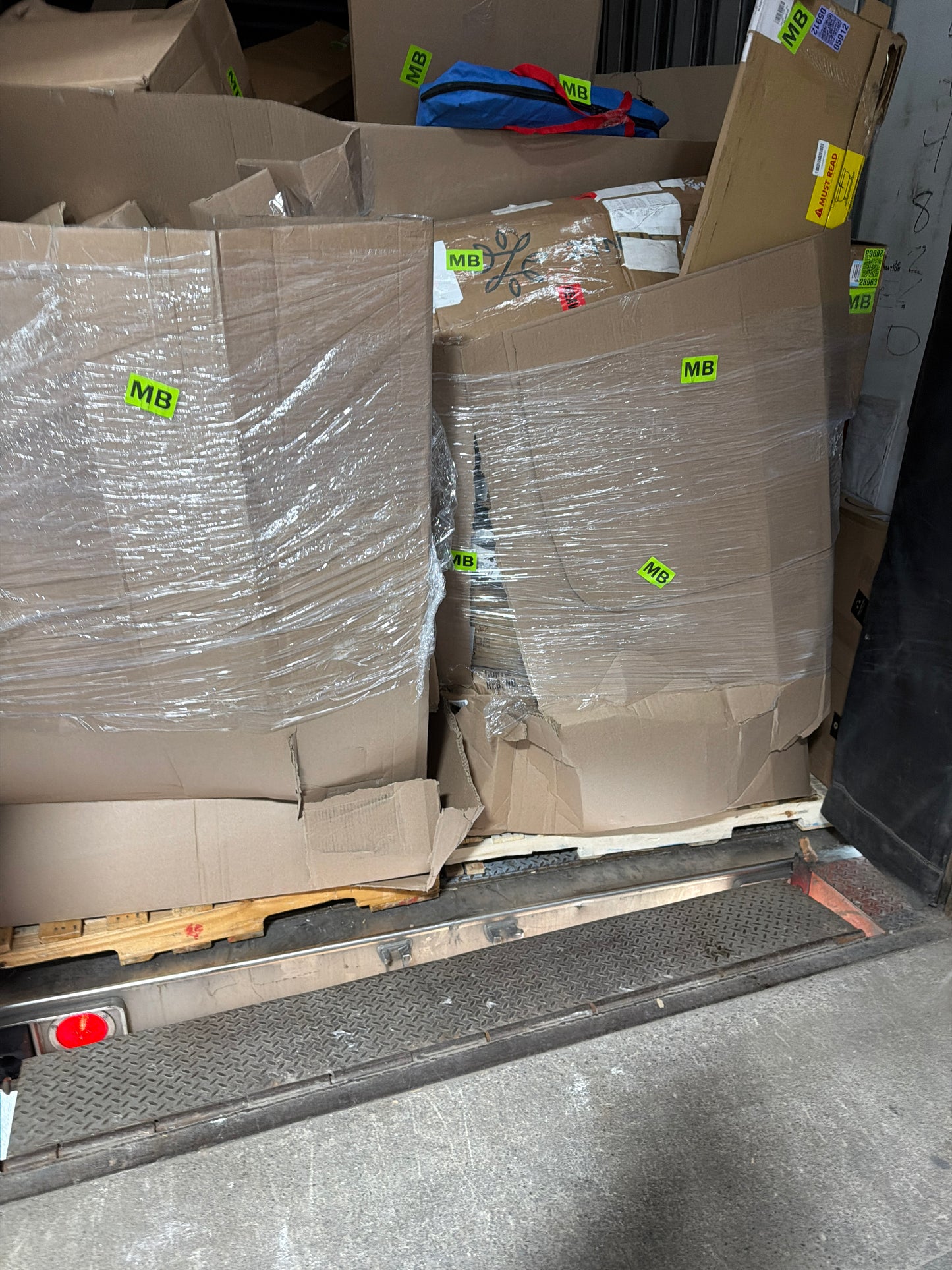 Amazon Recycle Medium Pallets